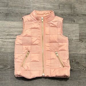 Tahari Girls Quilted Blush Vest with Gold Zippers.
Girl’s size 2T